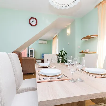 Mala Punta Apartamento Kaštela